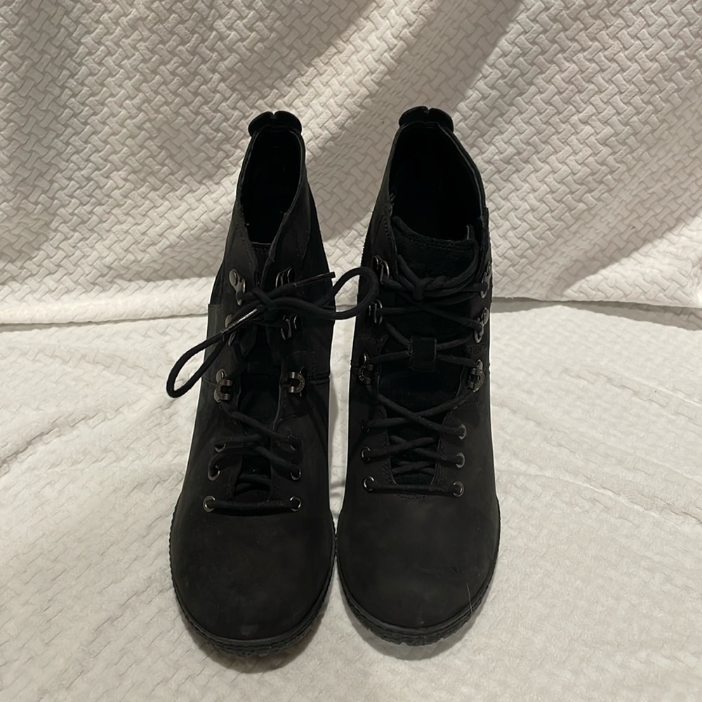 Timberland Womens Black Leather Lace Up Boots size 10